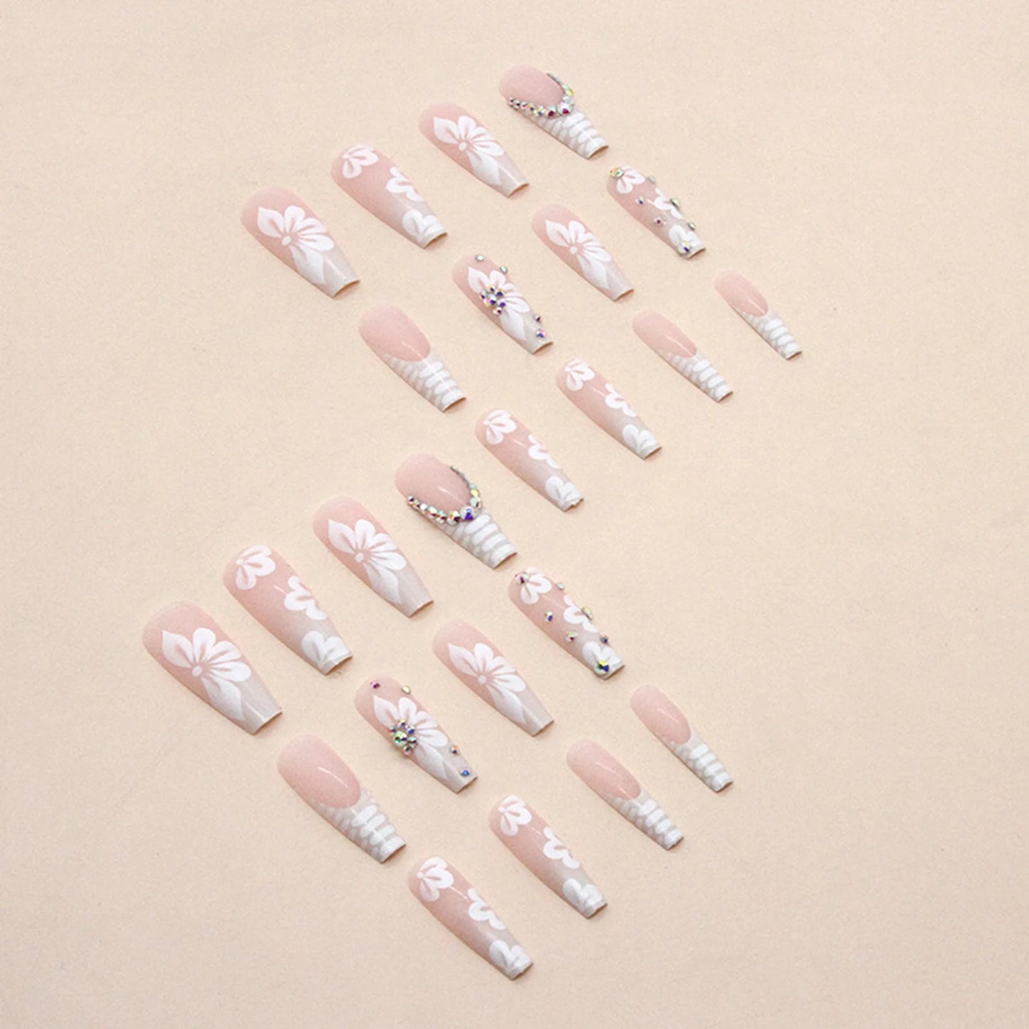 24pcs White Flower Fake Nails | Press-on Manicure Set | Durable & Reusable | Fashionable Nail Art